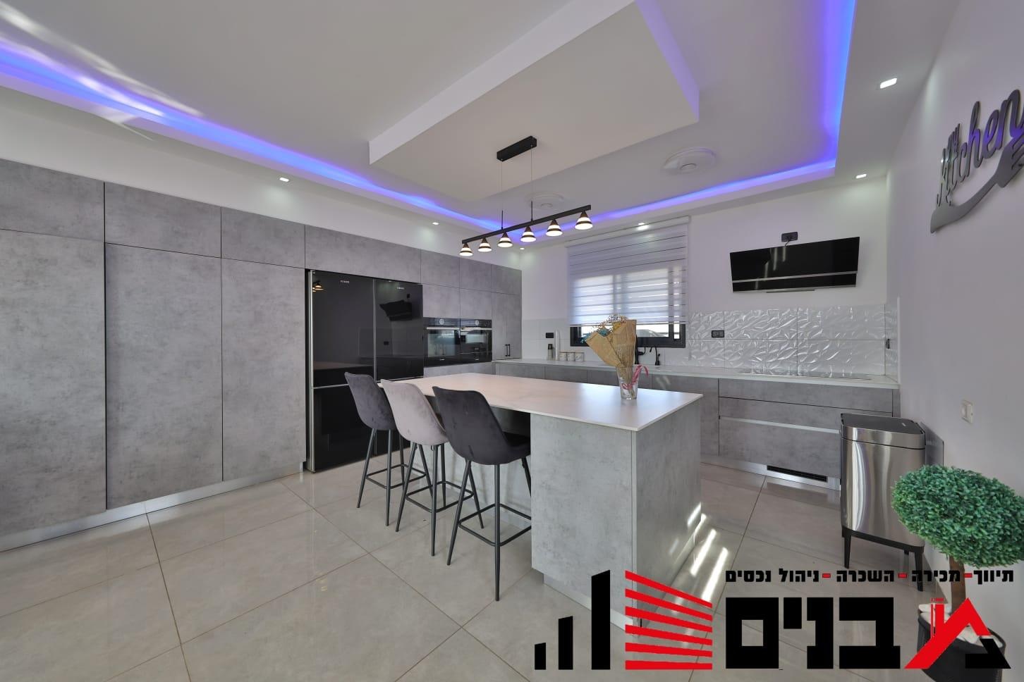 vehicle-4
