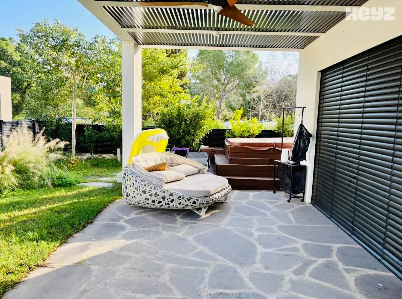 vehicle-4